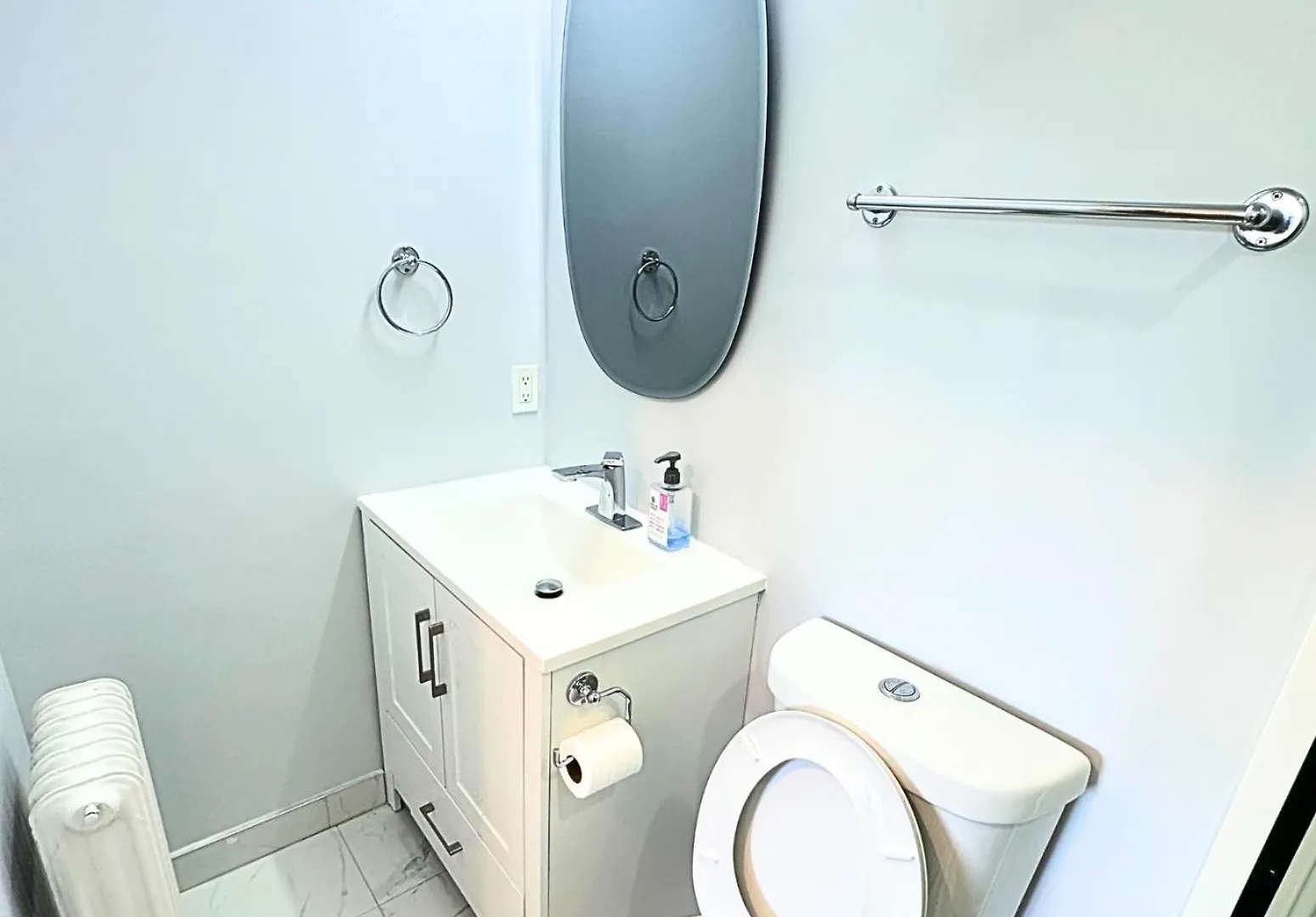 Spacious Master Suite W Private Bathroom Steps To Subway Toronto