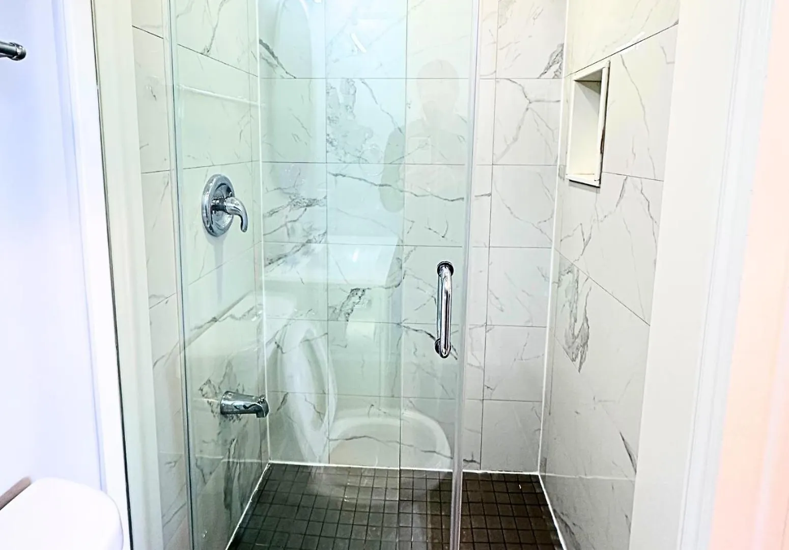 Homestay Spacious Master Suite W Private Bathroom Steps To Subway Toronto