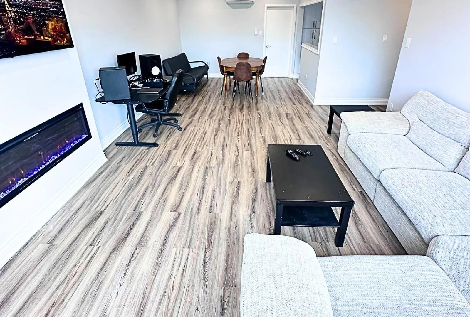 Spacious Master Suite W Private Bathroom Steps To Subway Toronto Homestay