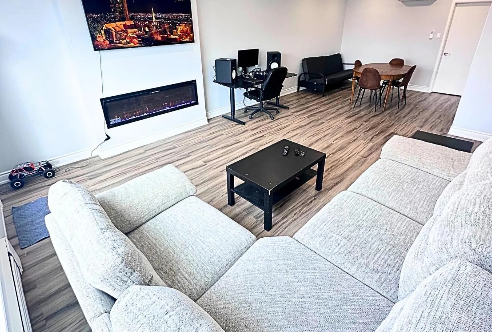 Spacious Master Suite W Private Bathroom Steps To Subway Toronto