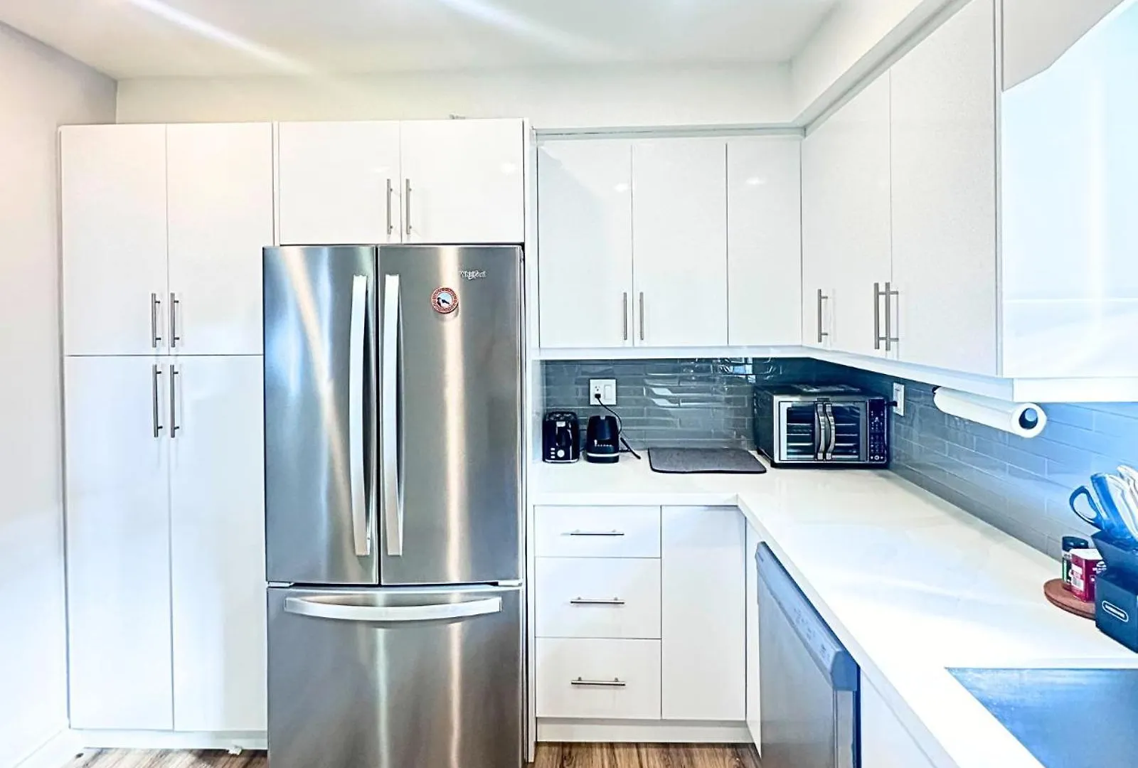 Spacious Master Suite W Private Bathroom Steps To Subway Toronto Canada