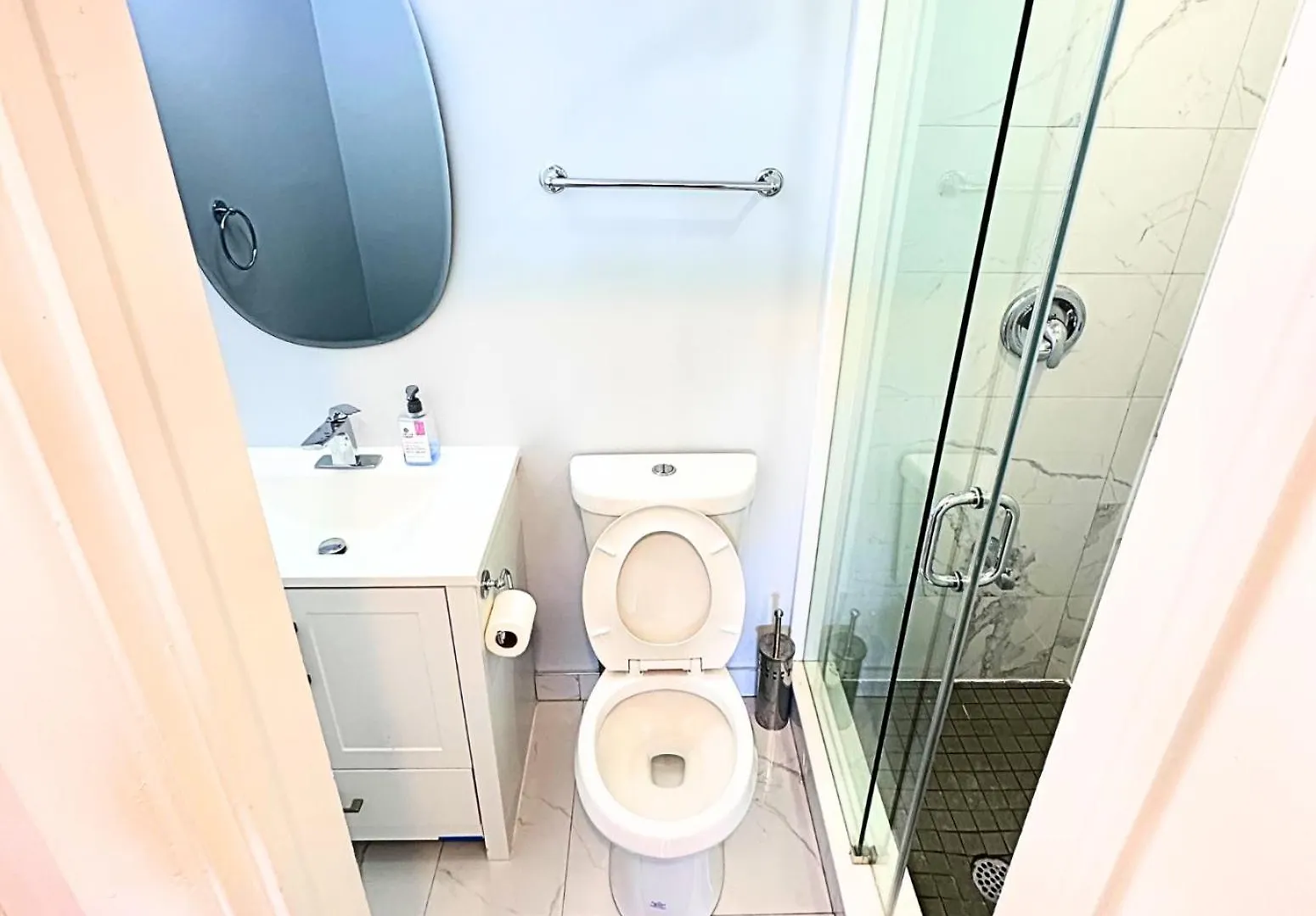 Homestay Spacious Master Suite W Private Bathroom Steps To Subway Toronto Canada